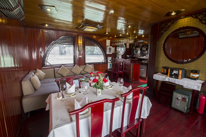 du-thuyen-canh-vinh-dragon-bay-dining-room